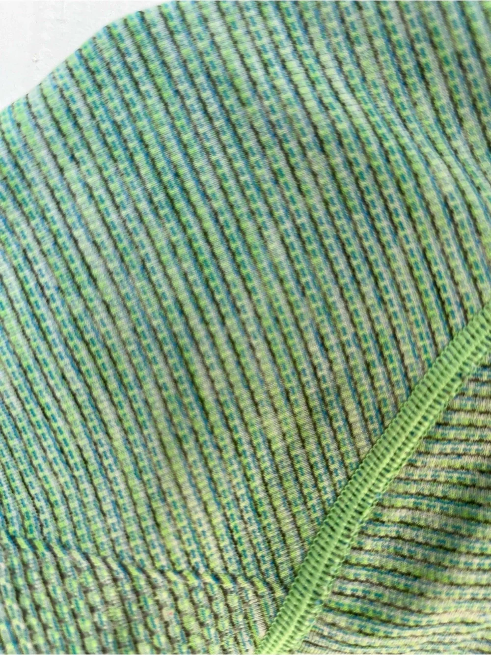 Lululemon Swiftly Tech Short Sleeve Tee Shirt 2.0 Hip-Length in Green Space Dye - Picture 5 of 7